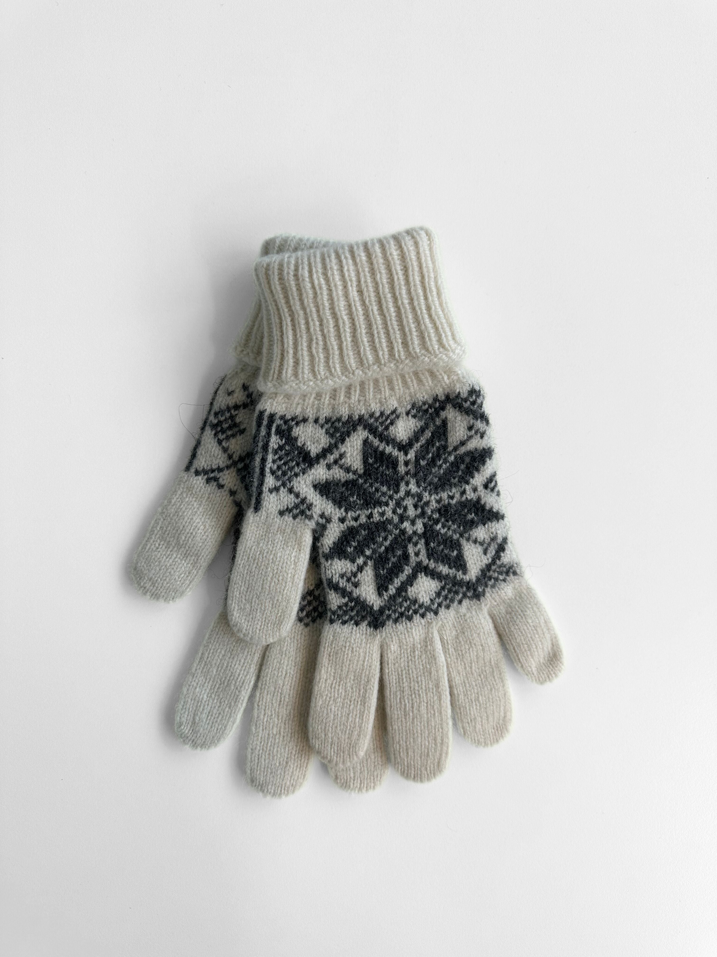 8 Petal Rose Gloves - White